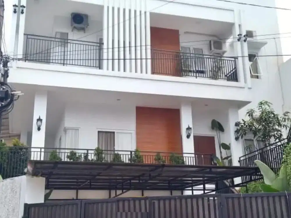 Dijual Rumah 4 Lantai Siap Huni Lokasi Strategis di Cinere Depok