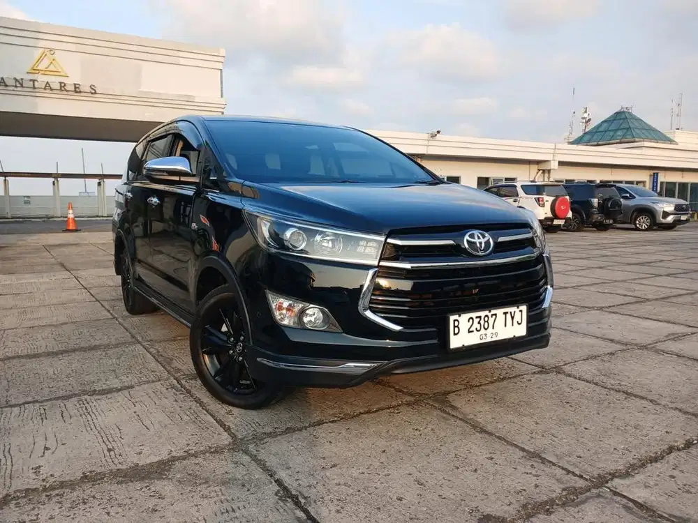 Toyota Innova Venturer Bensin 2019