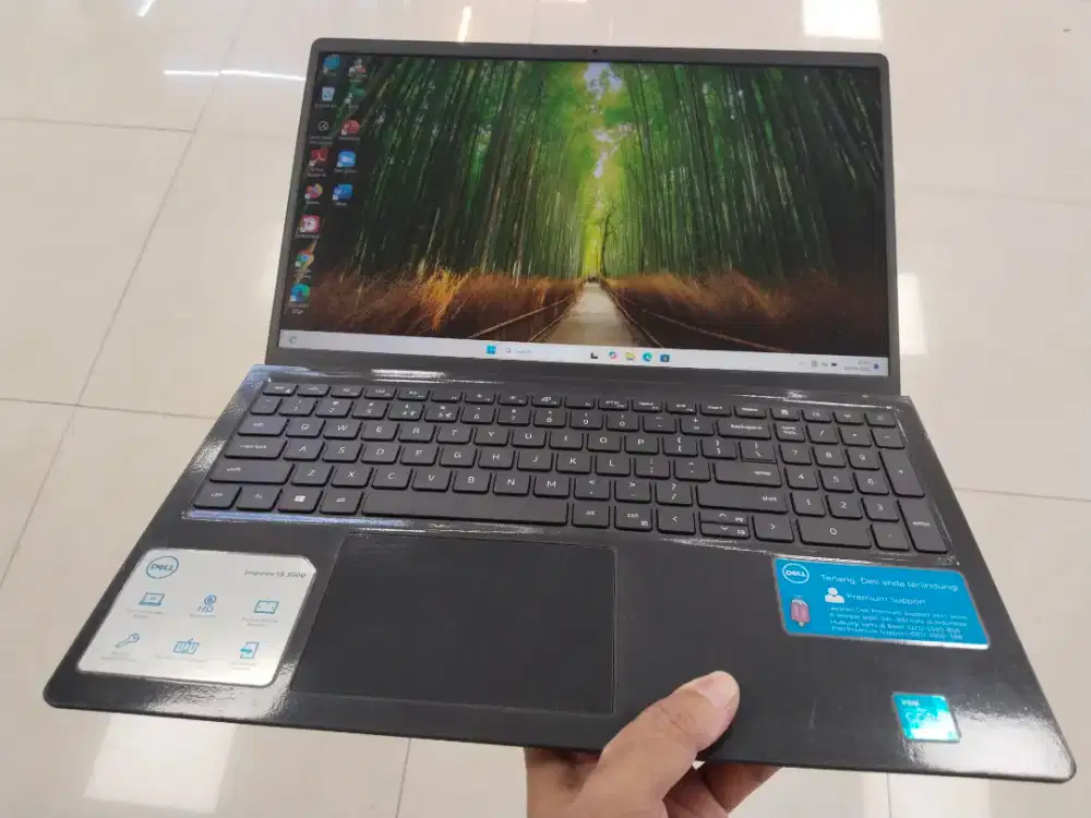 Dijual laptop Dell intel i3 gen 11 ram 8GB DDR4 SSD 256GB Layar 15'6