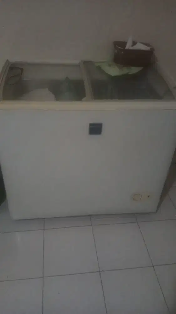 Menerima freser kulkas rusak