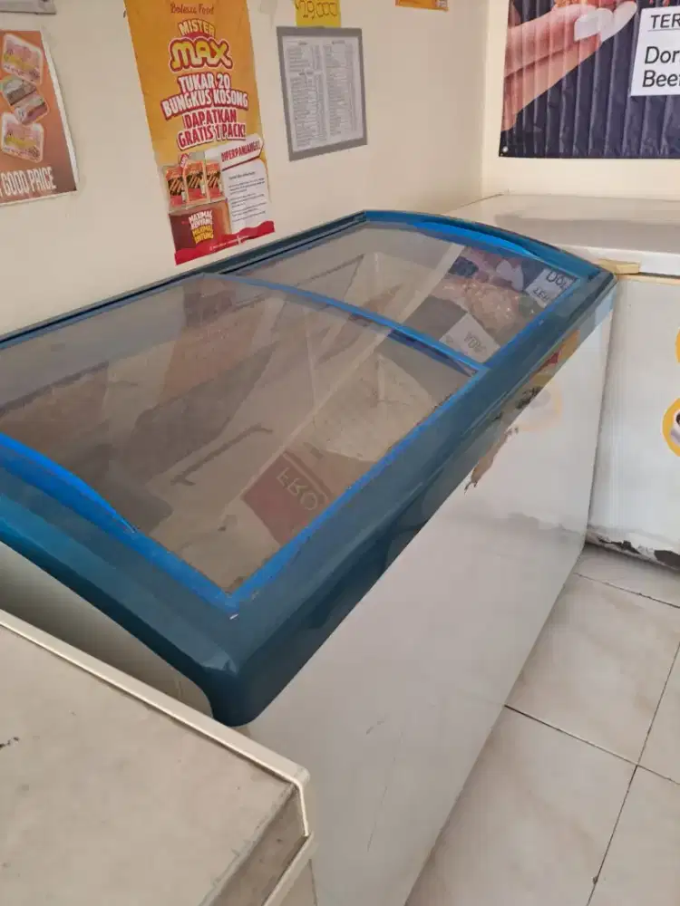 Menerima barang rusak kulkas swocase freser