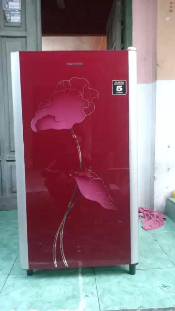 Menerima barang rusak kulkas mesin cuci