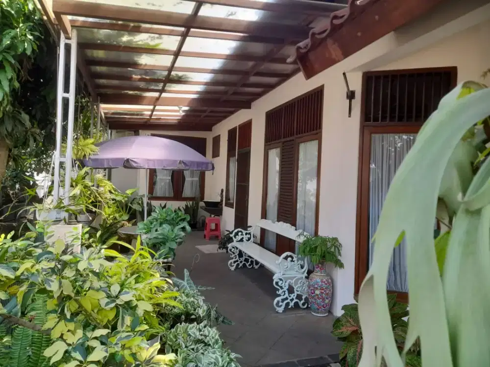 Dijual rumah strategis dekat pusat belanja di Bintaro Tangsel LR-14097