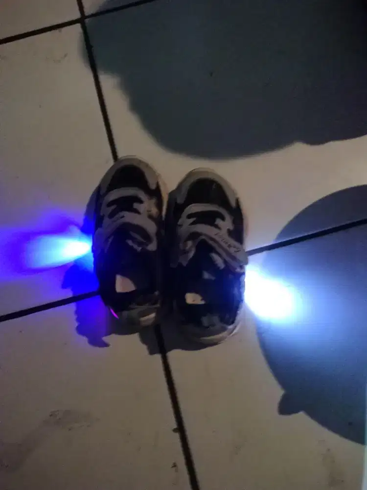 Sepatu anak ukuran 21