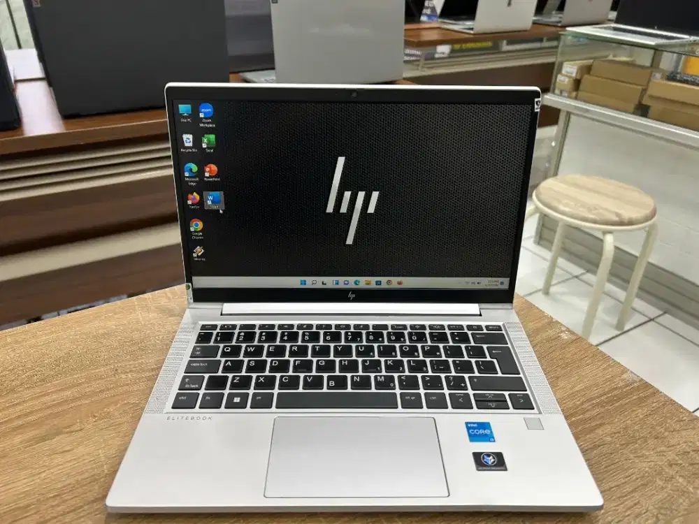 HP EliteBook 630 /intel core i3/Ram 8 GB/HDD 256