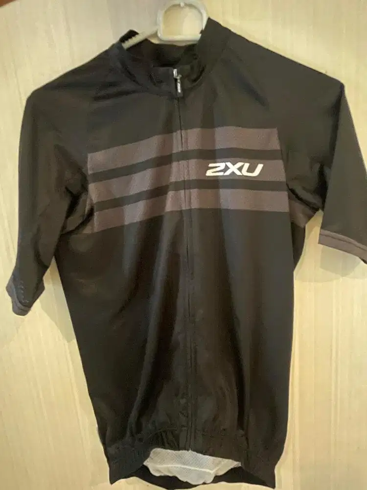 WTS jersey 2xu size S Man