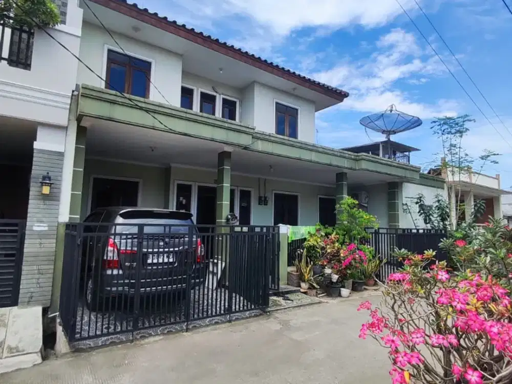 RUMAH BAGUS TANAH LUAS DALAM KOMPLEK STRATEGIS DEKAT SUMMARECON di BEKASI KOTA