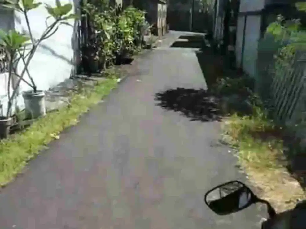 Dijual Tanah Bonus Rumah Lokasi   Di Jalan Siulan Sekar Hyar Denpasar Bali 
Dekat Gatsu Timur,Living Mall,Trengguli ,Dll.