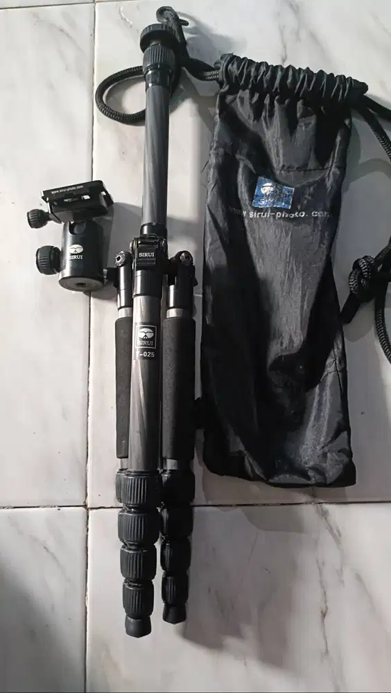 Sirui T-025 Carbon Fiber + Ball Head