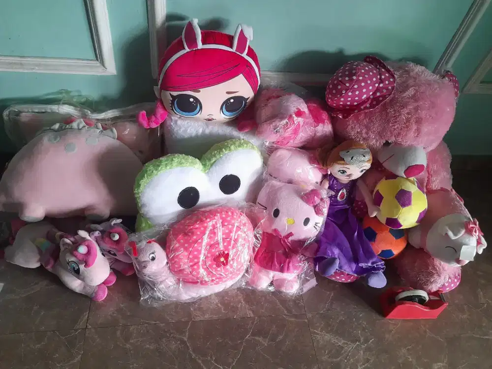 Boneka anak perempuan