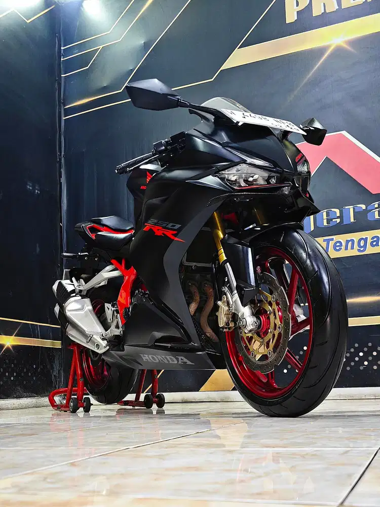 CBR 250RR black matte km 22rb gahar mewah '19.Anugerah motor rungkut
