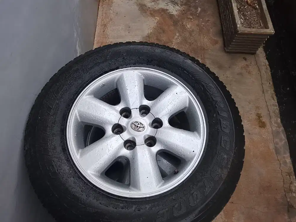 Velg 17 jumlah 5 buah bawaan Fortuner lama dan ban brigestone 5buah
