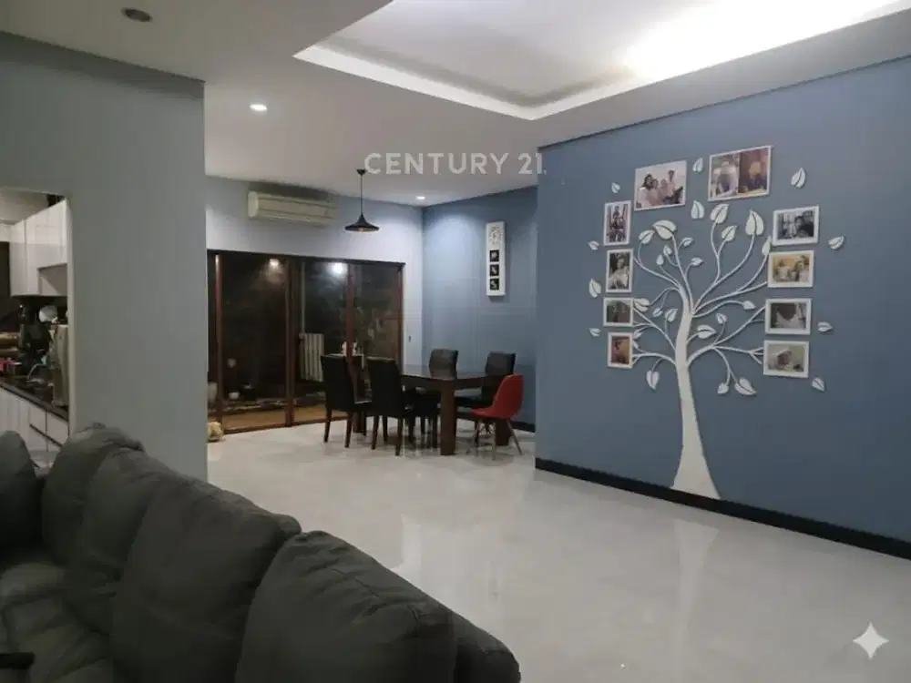 Hot Deal Rumah Renovasi Di Jgc 5KT Carport 2 Mobil Semi Furnished