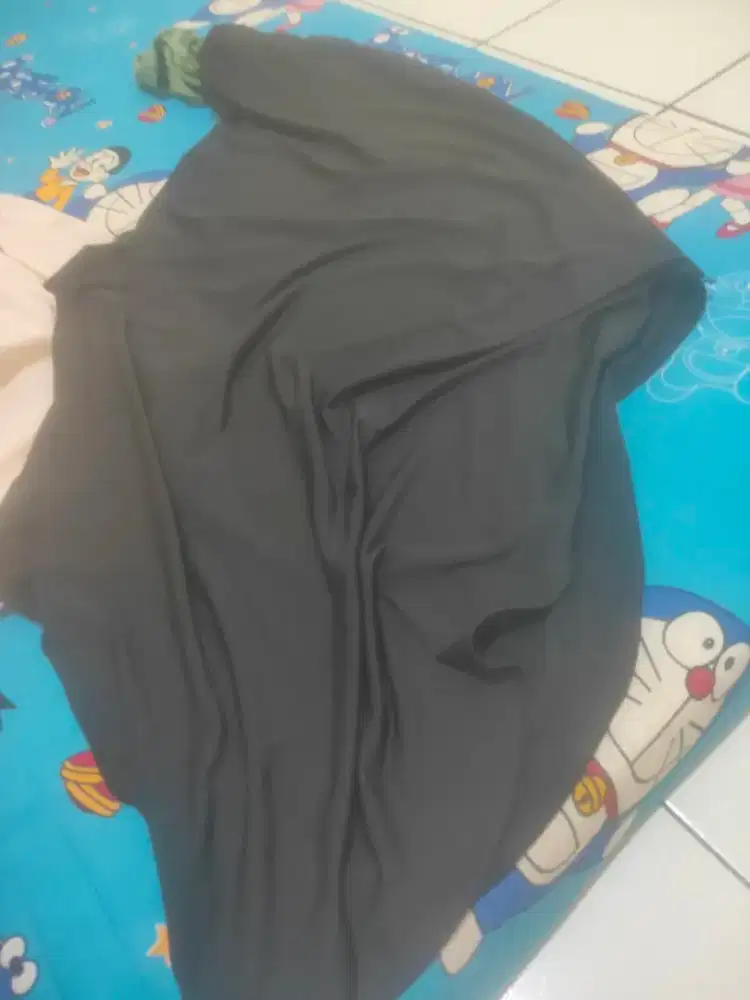 Hijab wanita warna hitam polos