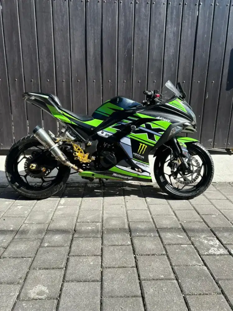 Ninja fi 250 CC thn 2013 cash. Bali dharma motor