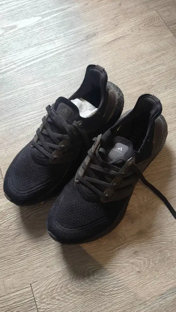 Sepatu Lari ADIDAS Ultraboost Hitam Preloved