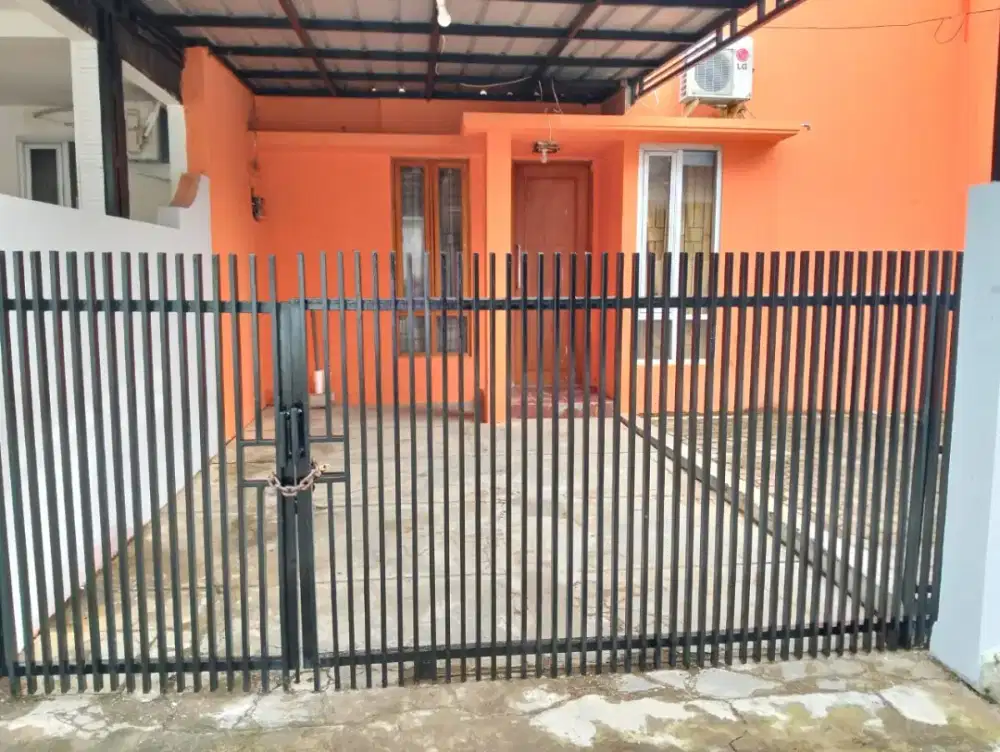 Disewakan rumah di Palm regency blok C1 no.2 .Tuparev