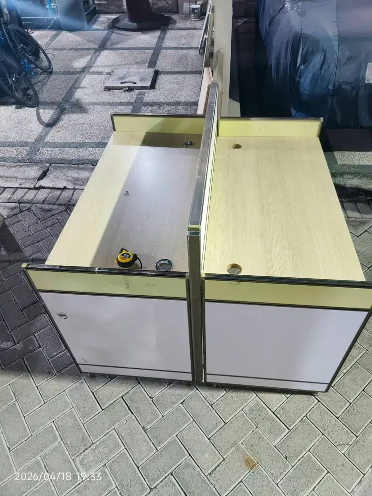Meja Kantoran Informas Bekas baik
