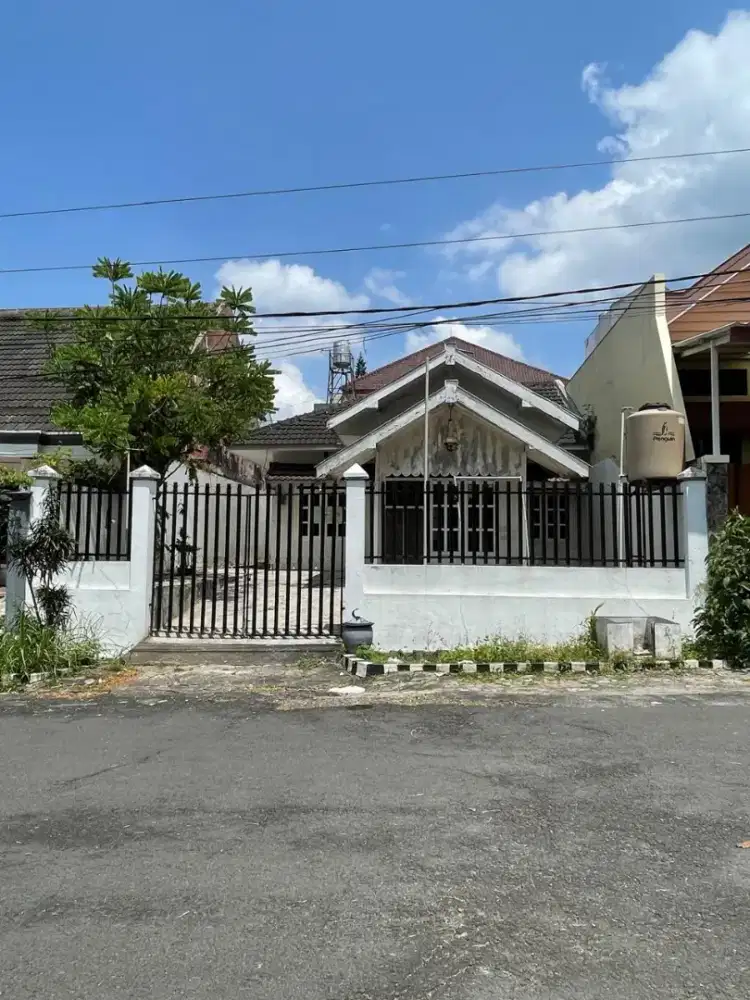 DIKONTRAKKAN RUMAH KOMPLEK TIDAR MALANG