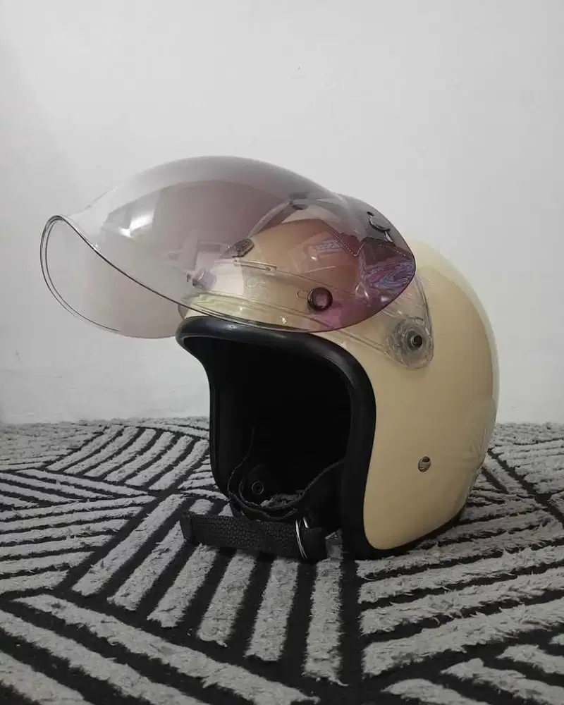 Helm RIDERS and RULES Broken White (Like New)