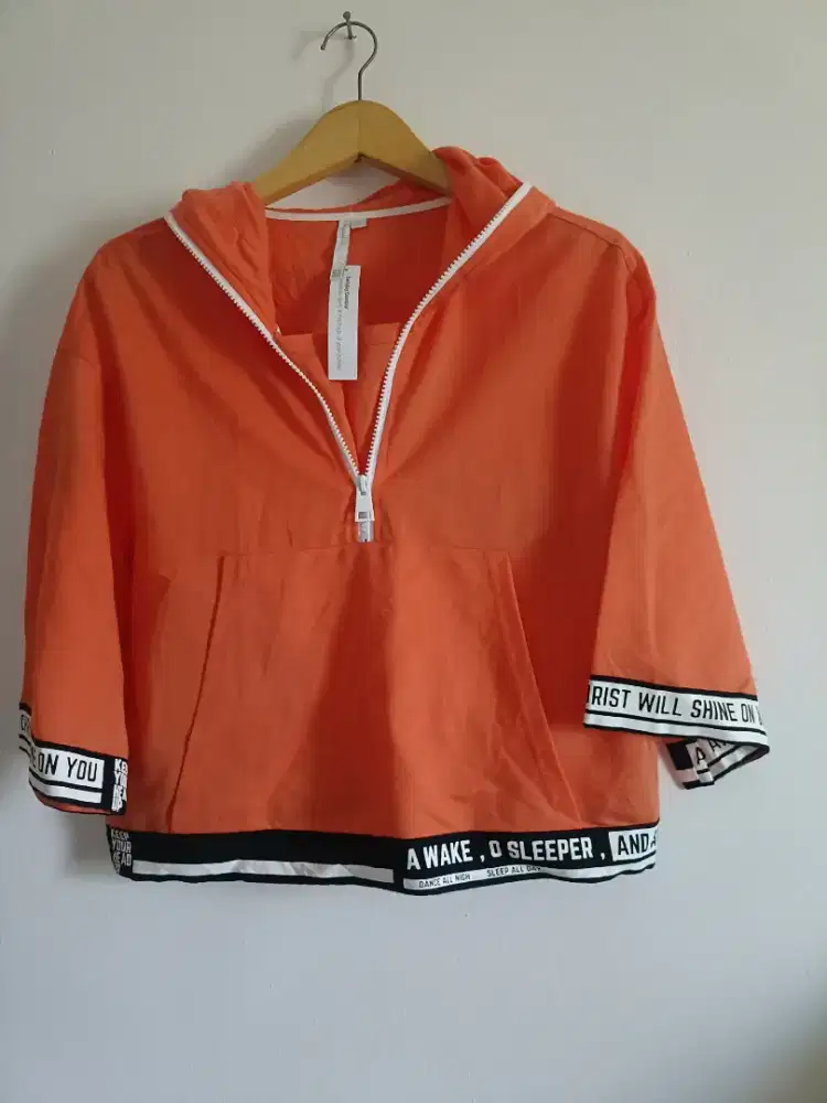 Crop orange wanuta  ukuran m