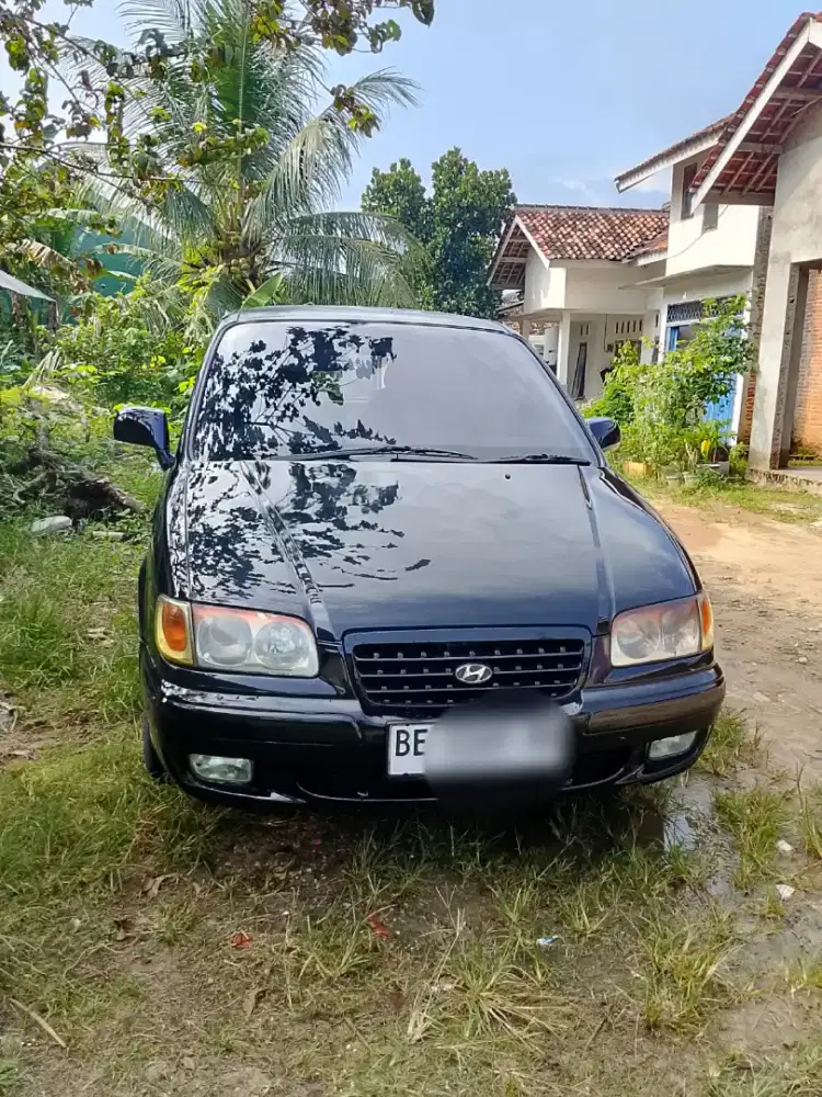 Hyundai trajet bensin MT 2.0 tahun 2002