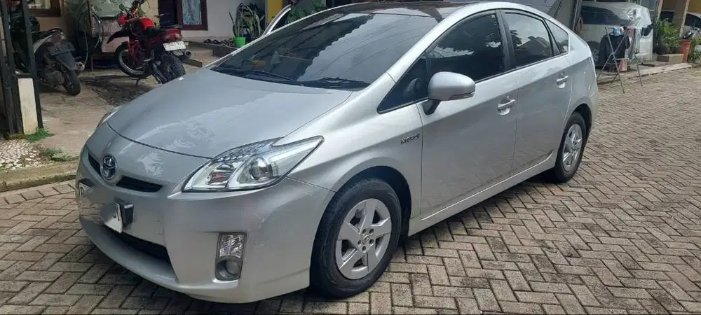 Mobil Irit Toyota Prius Hybrid Gen 3 tahun 2009