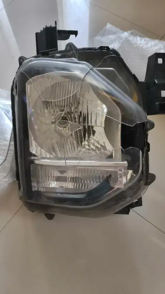 Copotan headlamp livina kanan