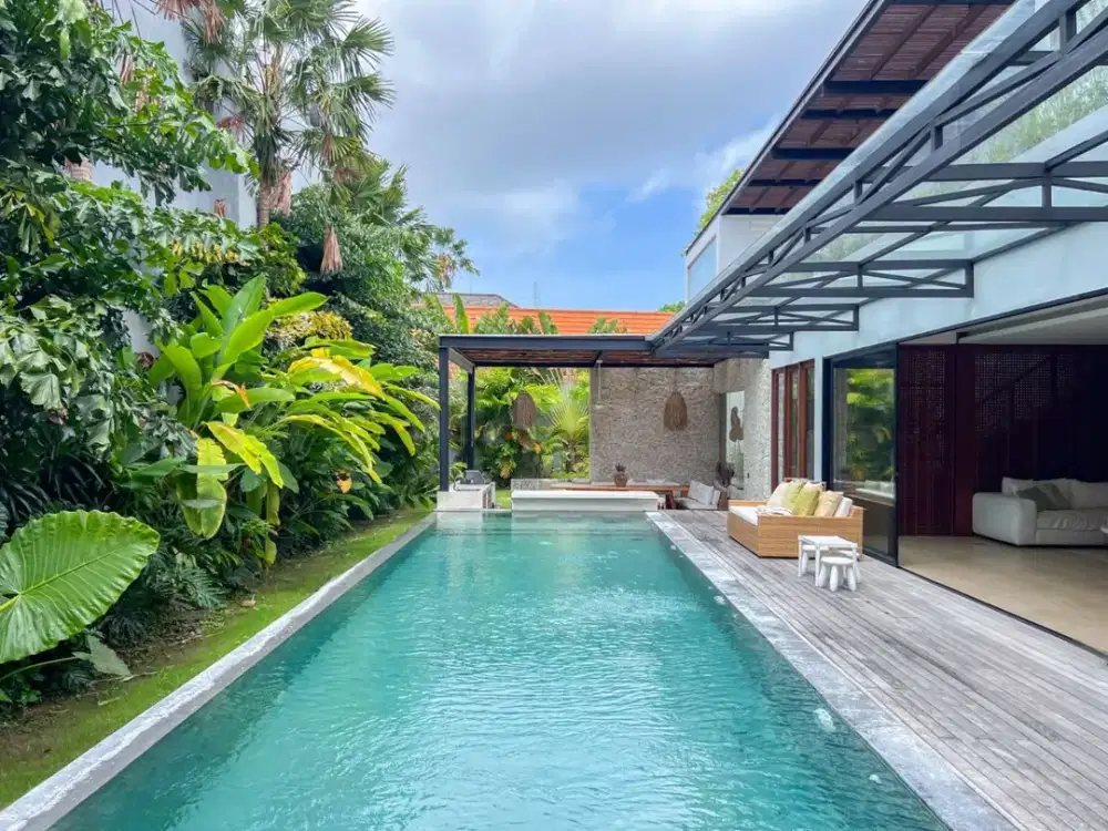 FREEHOLD VILLA IN BERAWA WITH GOLF SIMULATOR FOR LUXURY LIVING