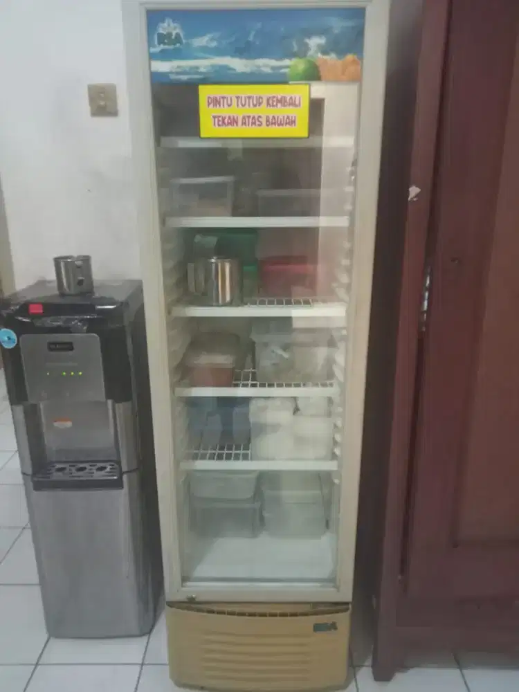 Showcase 5 rak merk RSA