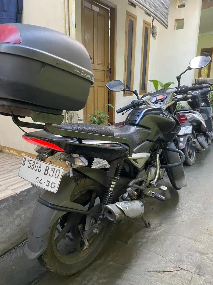 Dijual Motor Pulsar 135 LS Hitam