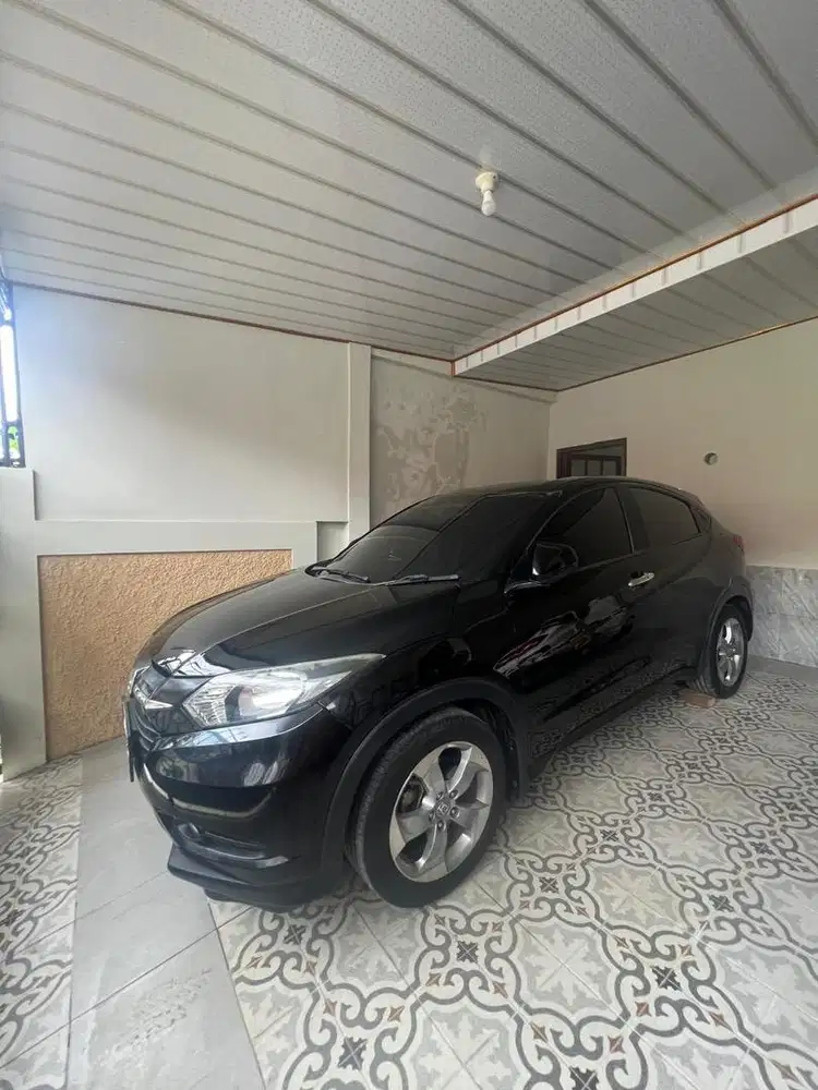 HR-V  E 2018 WARNA HITAM