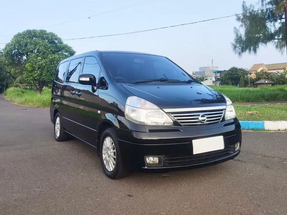 Nissan Serena HWS 2.0 2010 AT