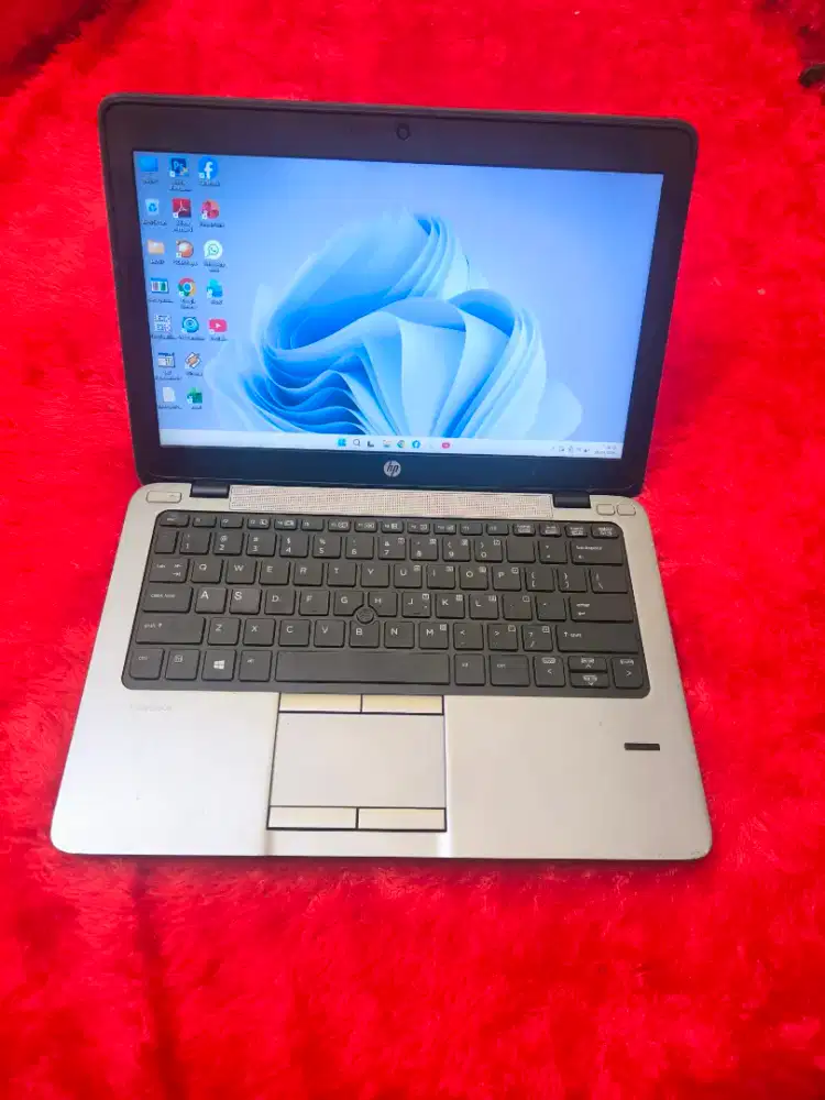 DIJUAL LAPTOP HP SLIM,SUPER KENCANG.CORE I7 GEN 5,RAM 8 GB,SSD 256 GB.
