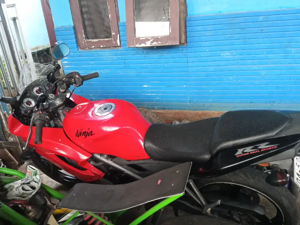Kawasaki ninja rr warna asli deler