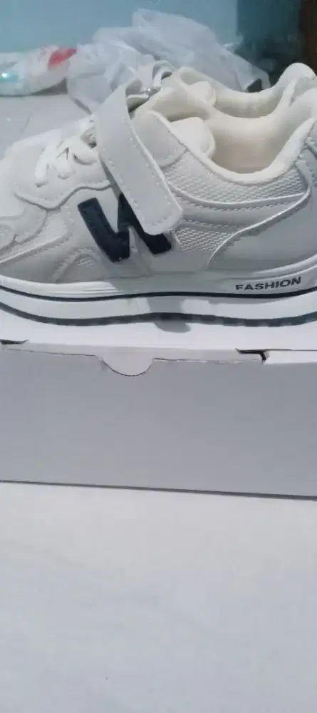 Sepatu anak baru