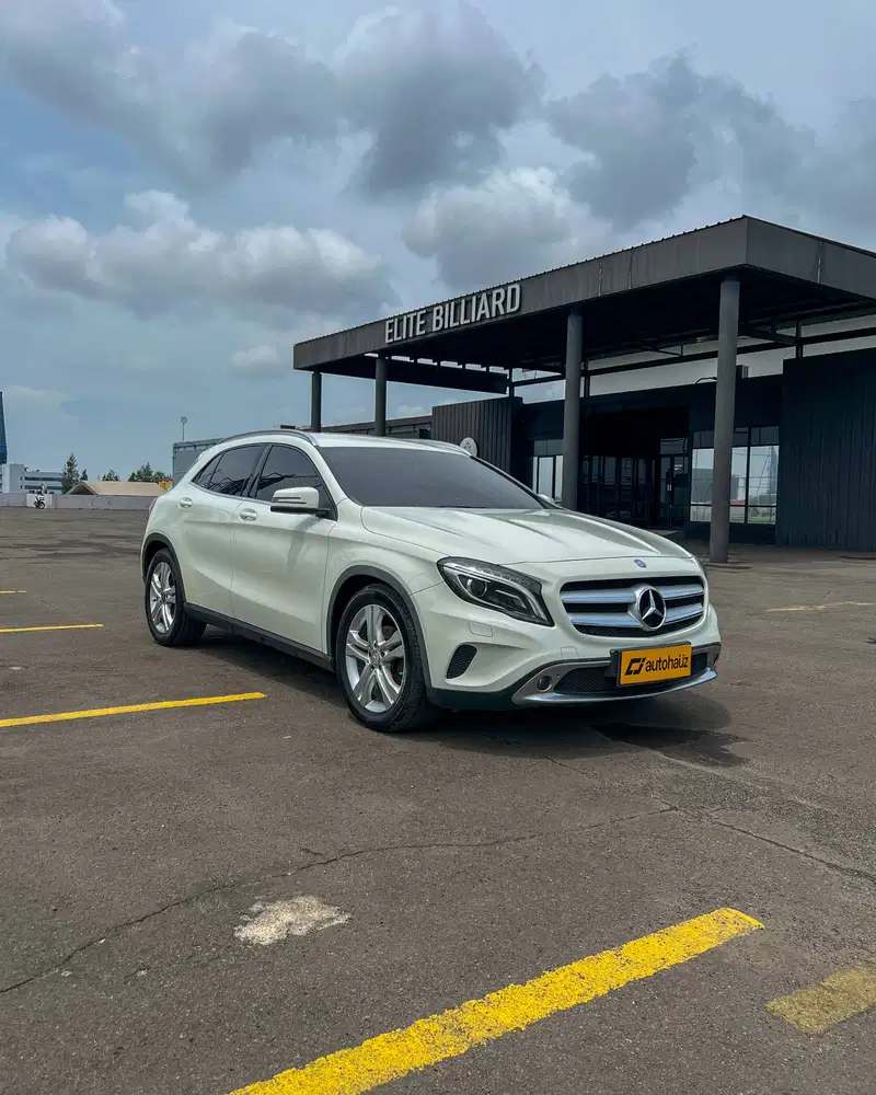 MERCEDES-BENZ GLA200 2015