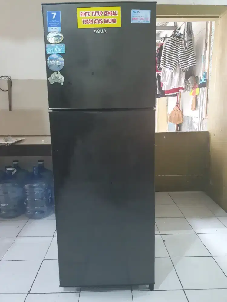 Kulkas 2 pintu mek aqua 83151283a
