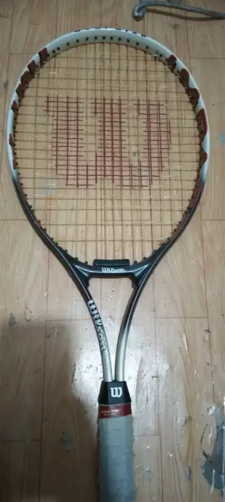 Jual borongan 4 raket tenis bekas.layak pakai
