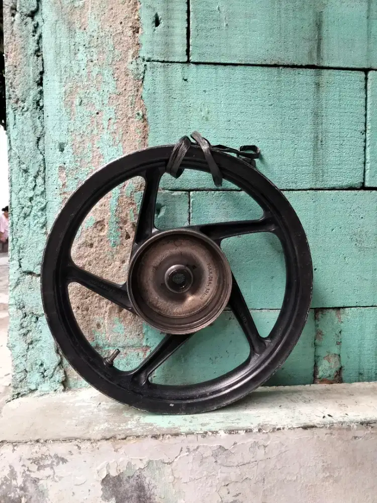 velg belakang Vario karbu