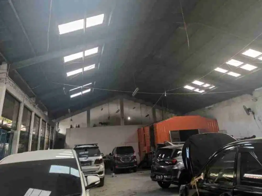 BUC !! Dijual Rumah Usaha Gudang, Kantor Luas Di Kemlaten Mastrip Surabaya