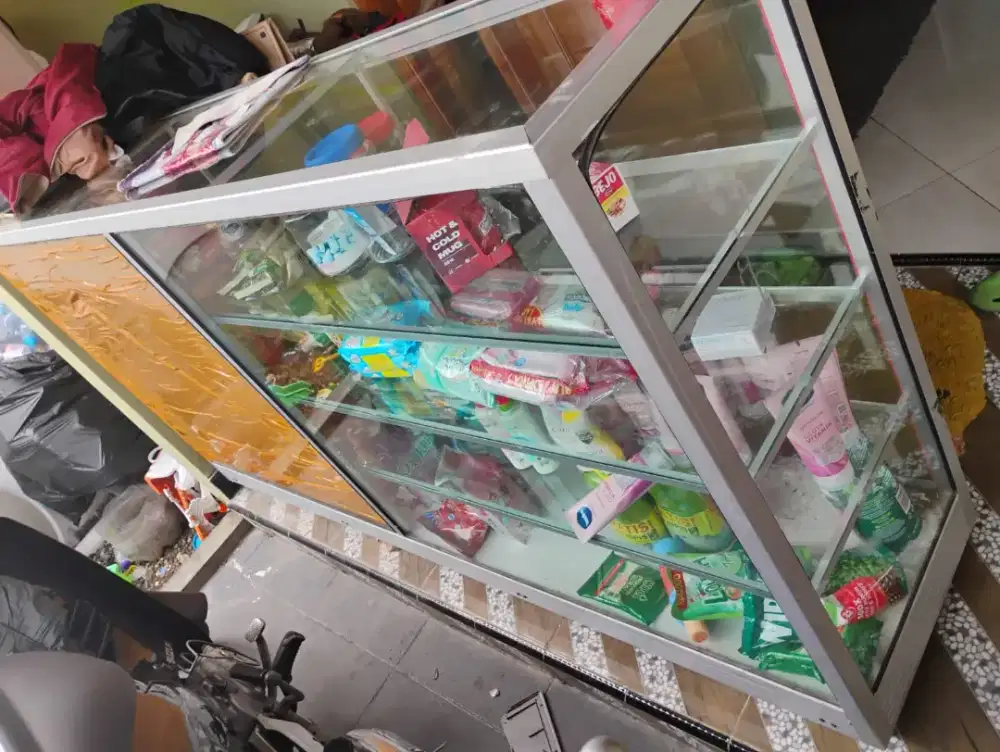 Dijual ETALASE KACA 2m