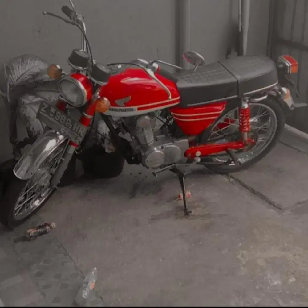 Cb 125 asli merah