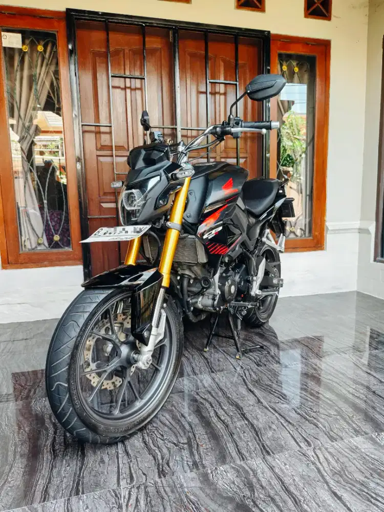 CB 150 R 2023 ( 98% REAL LIKE NEW ) PLAT B DKI JAKTIM