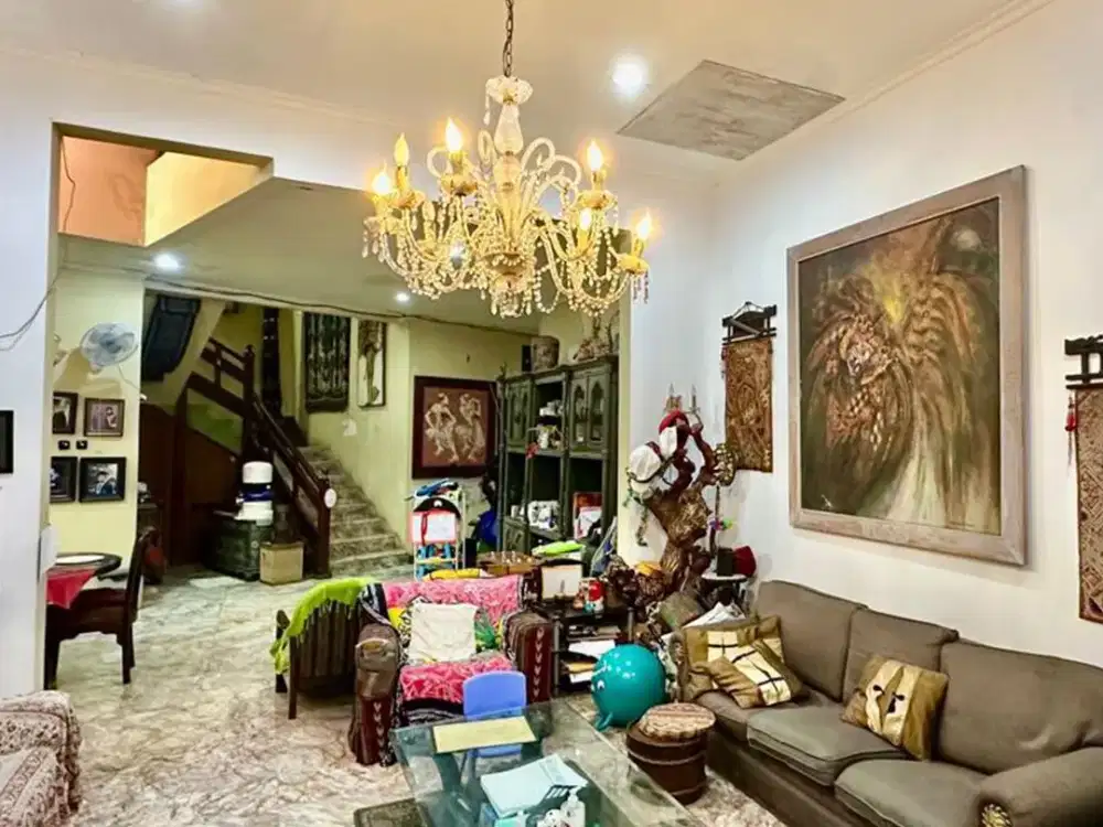 Rumah Depan Taman Tangkuban Perahu, Guntur, Jakarta Selatan