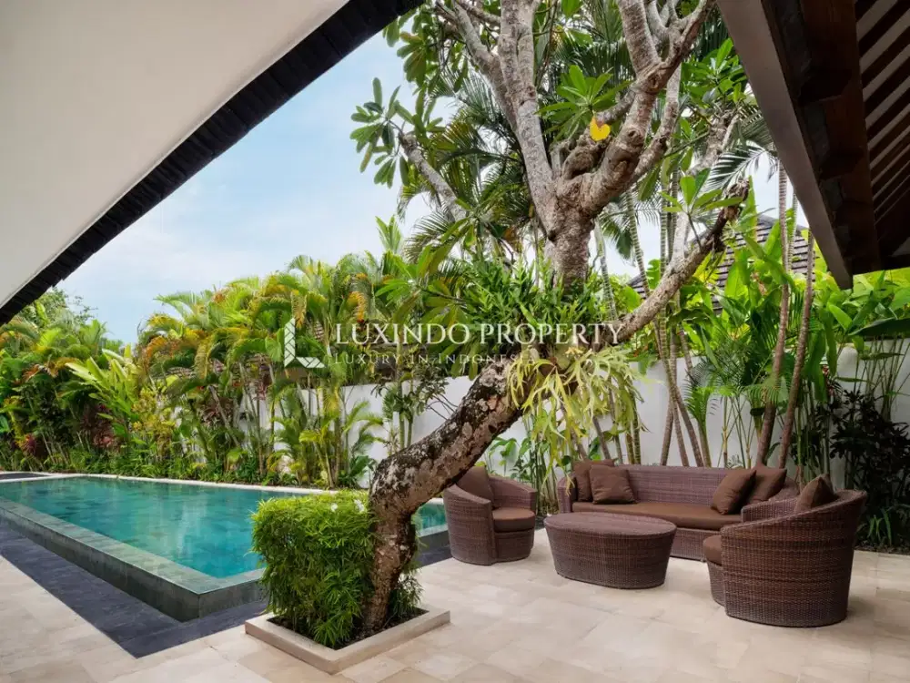 DISEWAKAN BULANAN VILLA DENGAN 3 KAMAR TIDUR DI CANGGU - Thumbnail 2