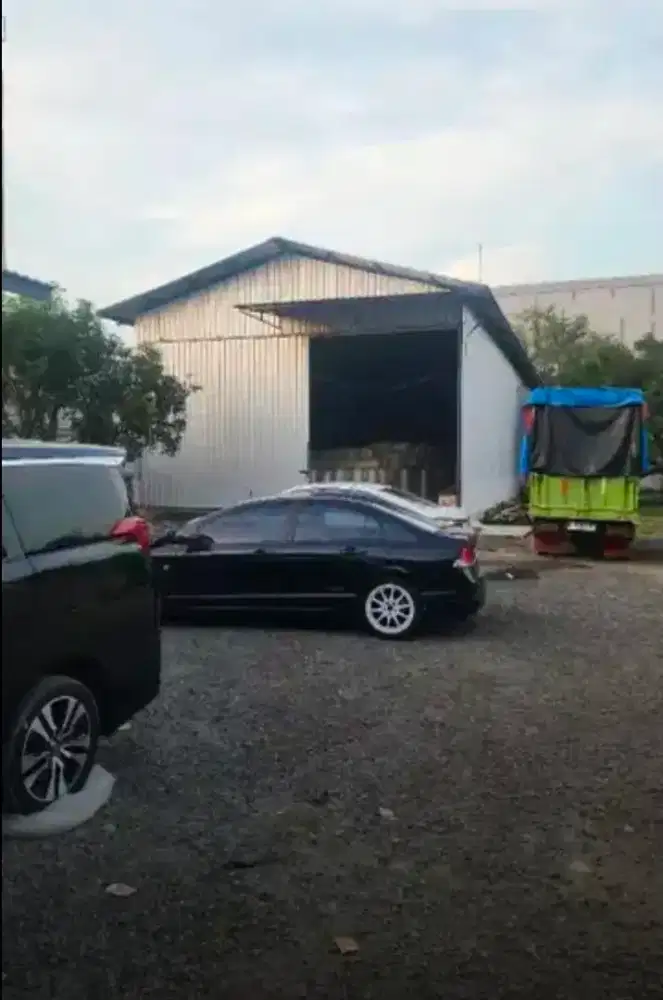 Kenek operator mesin plastik