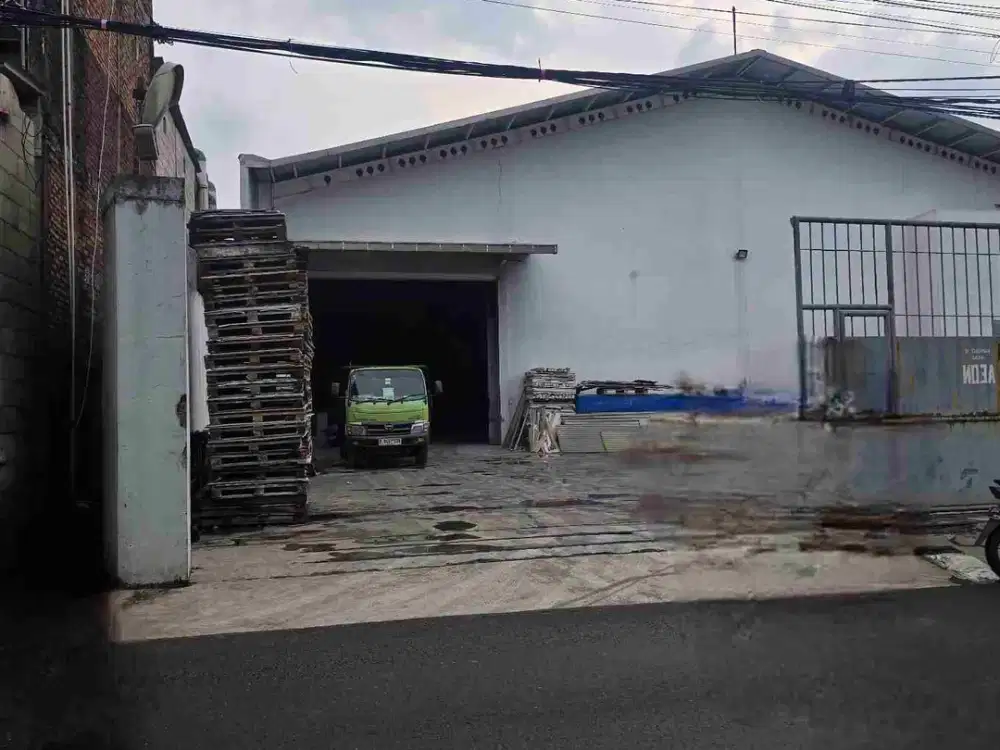 Hot Deal, Gudang Strategis Harga Bawah Pasar