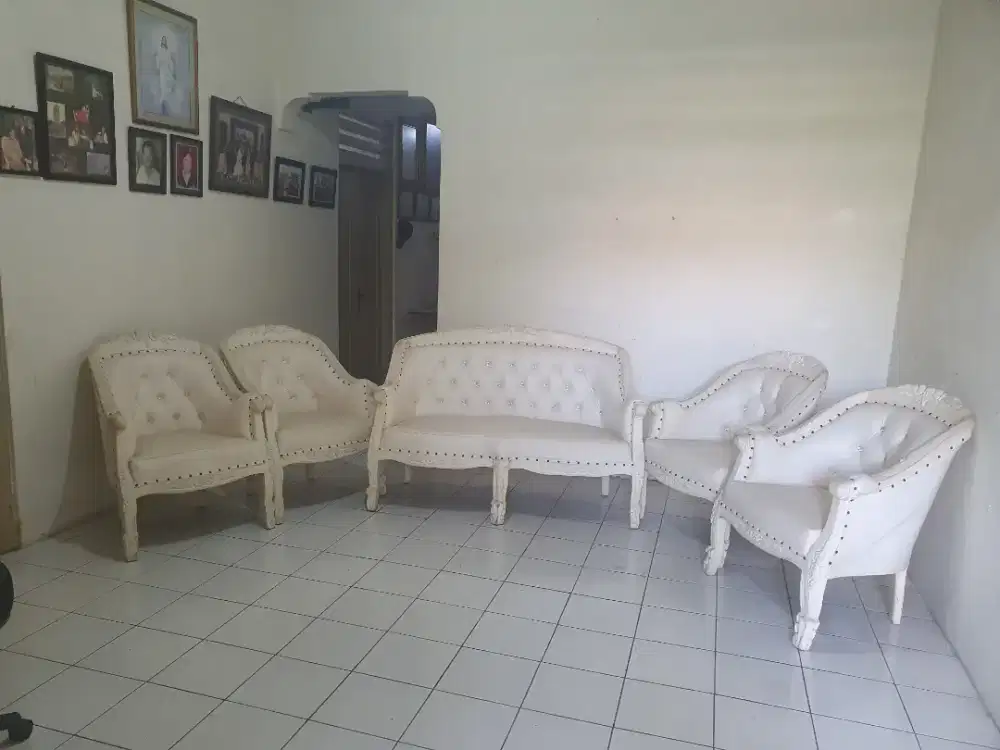 Bangku warna putih satu set