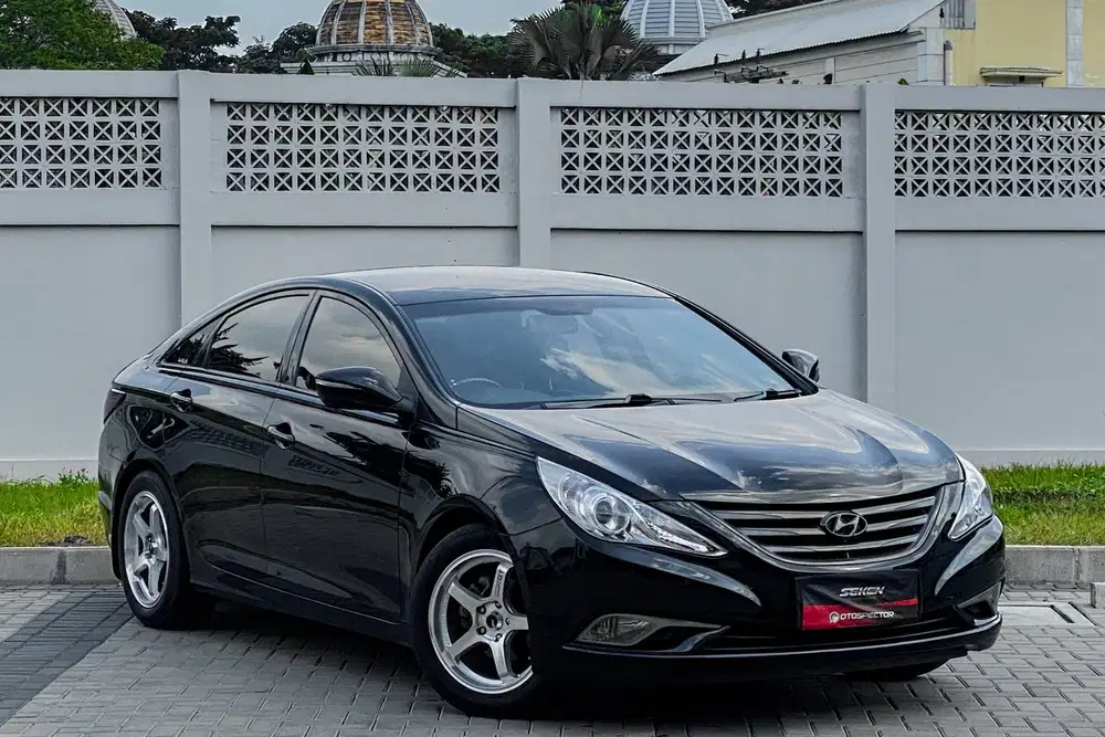 Hyundai Sonata 2.4 Bensin AT Matic 2014 Hitam Metalik.